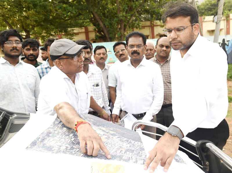 Ketan Garg inspects proposed road widening works
